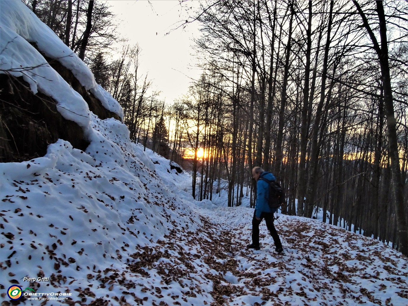 73 Pestando neve e godendoci il tramonto.JPG